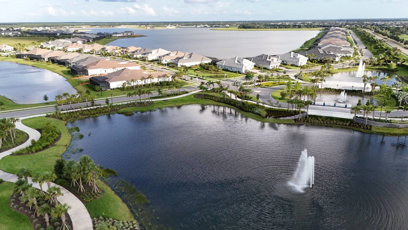 Venice FL lakefront rental community