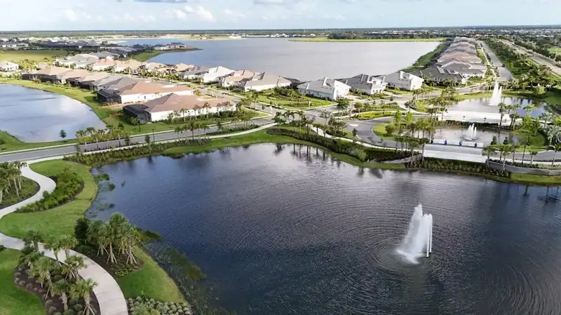 Venice FL lakefront rental community